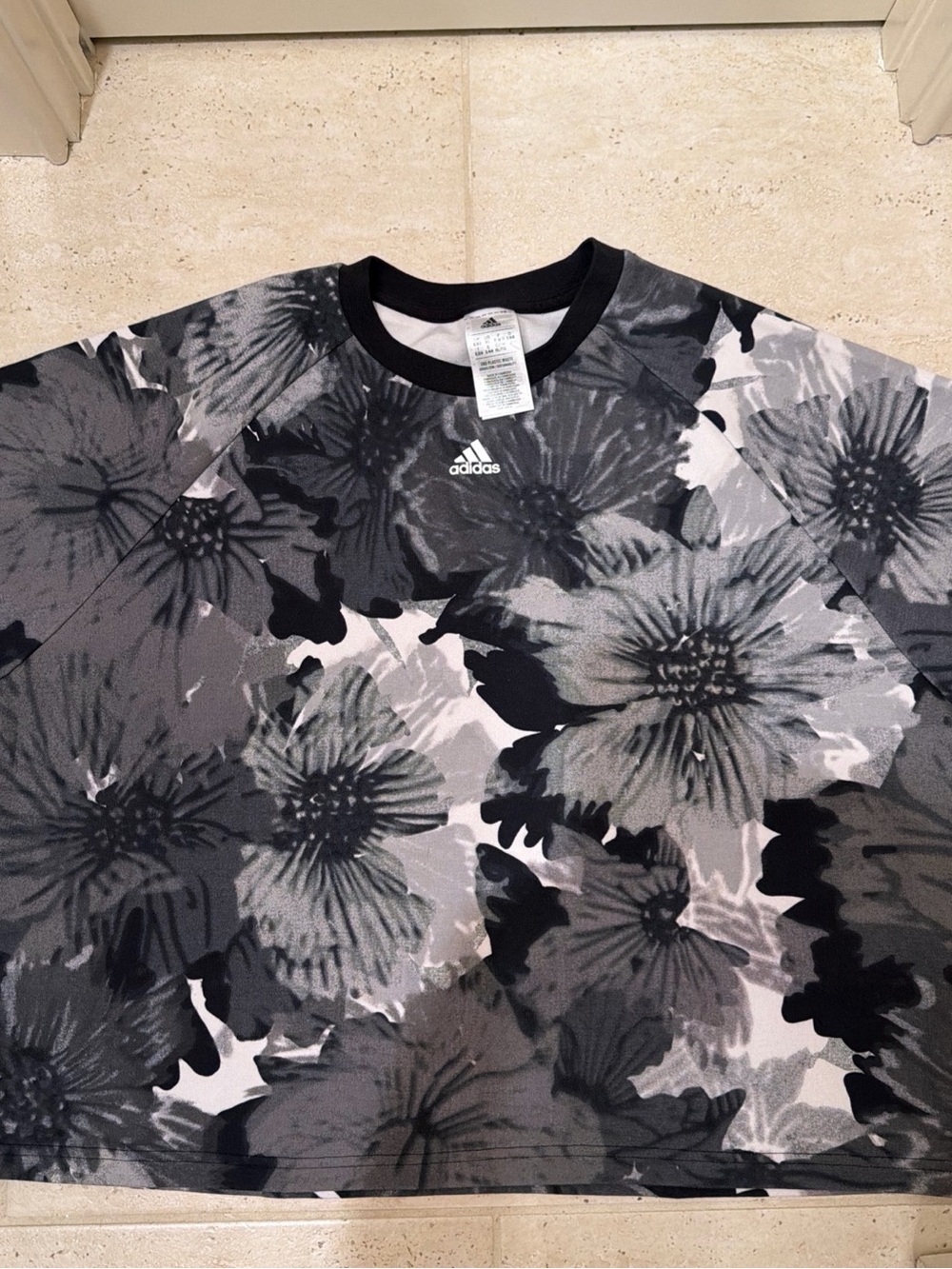 Adidas Womans Black & White XL floral Raglan AOP crop oversized sweatshirt